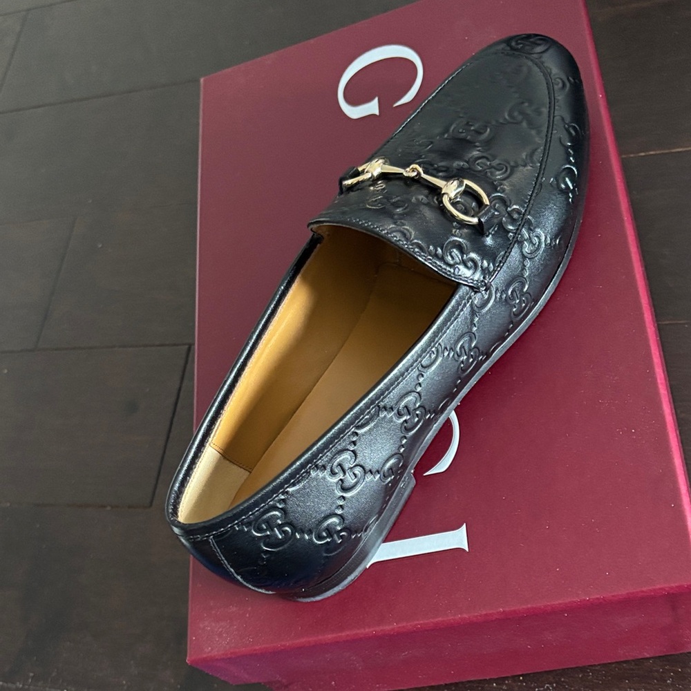 Gucci Black GG embossed Leather Loafers - Picture 6 of 11
